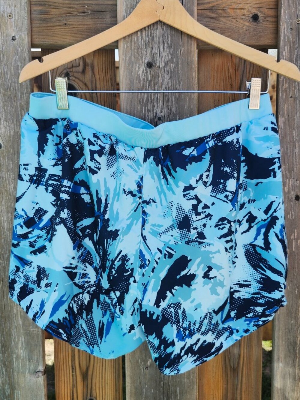 ATTRACTIVE Under Armour Mileage 3.0 Printed running shorts size XL HEAT GEAR